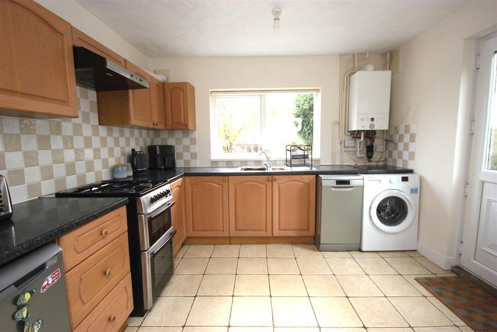 Property photo 3 of 12 Kitchen.Jpg