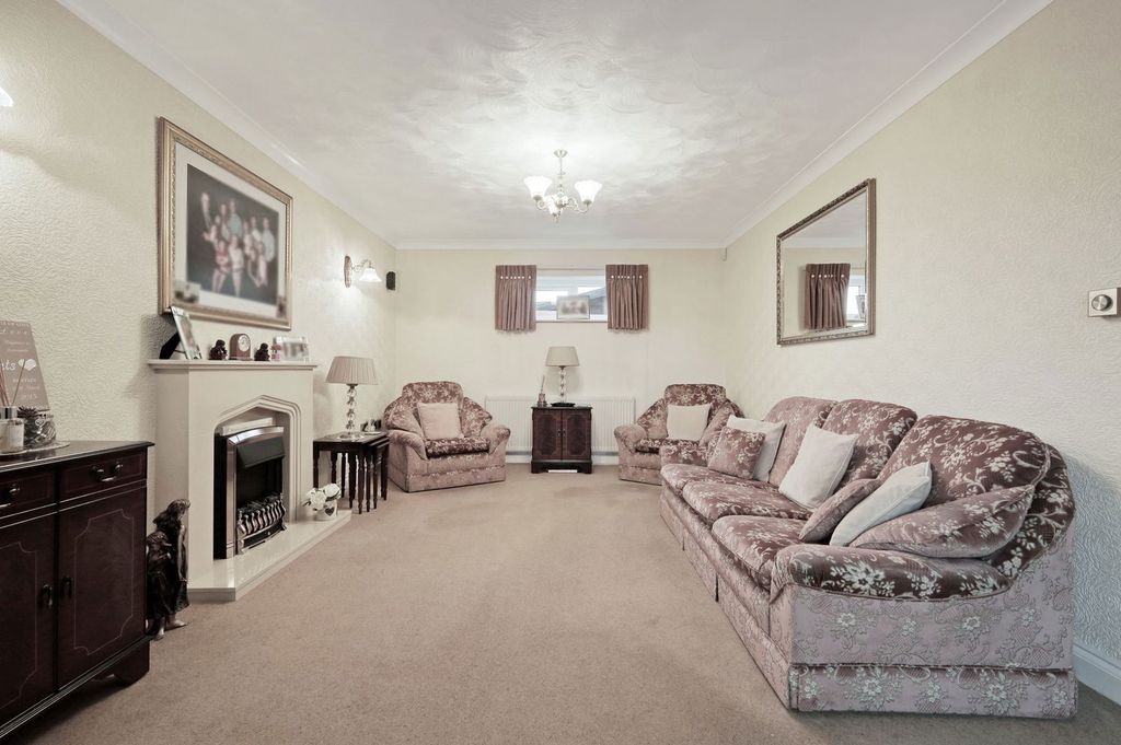 Property photo 3 of 32
