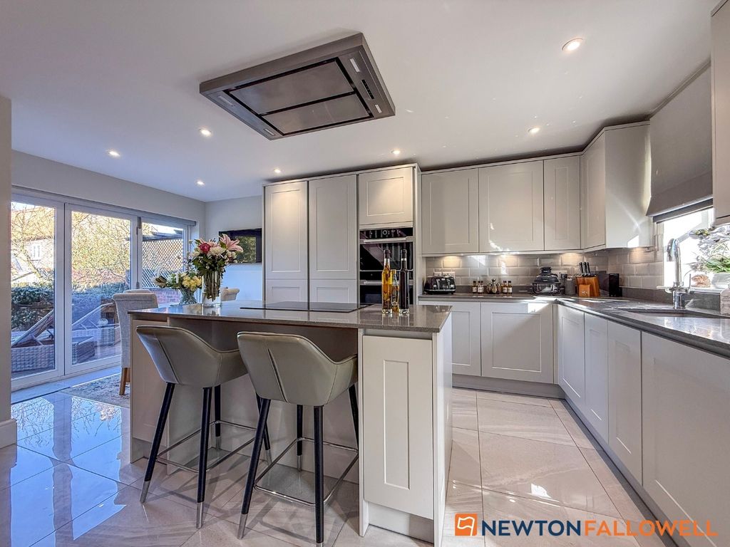 Property photo 2 of 25