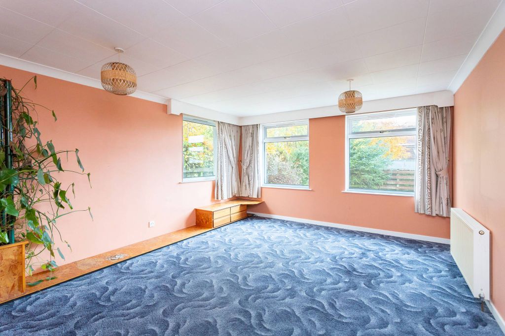 Property photo 2 of 27