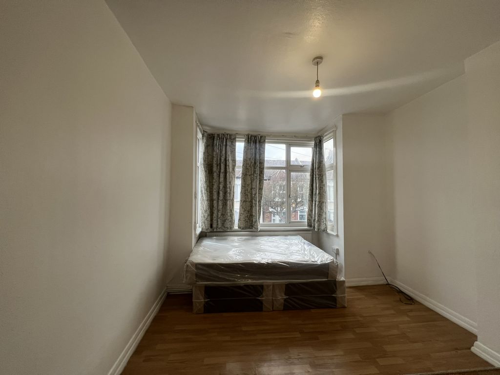 Property photo 3 of 7 Gallery