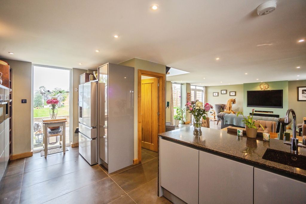 Property photo 1 of 20 Kitchen