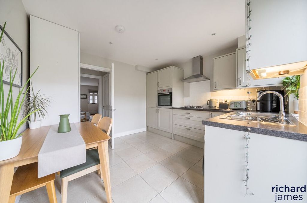 Property photo 3 of 12 5Fc7622Db2454240Adc03F942Af99Fd2