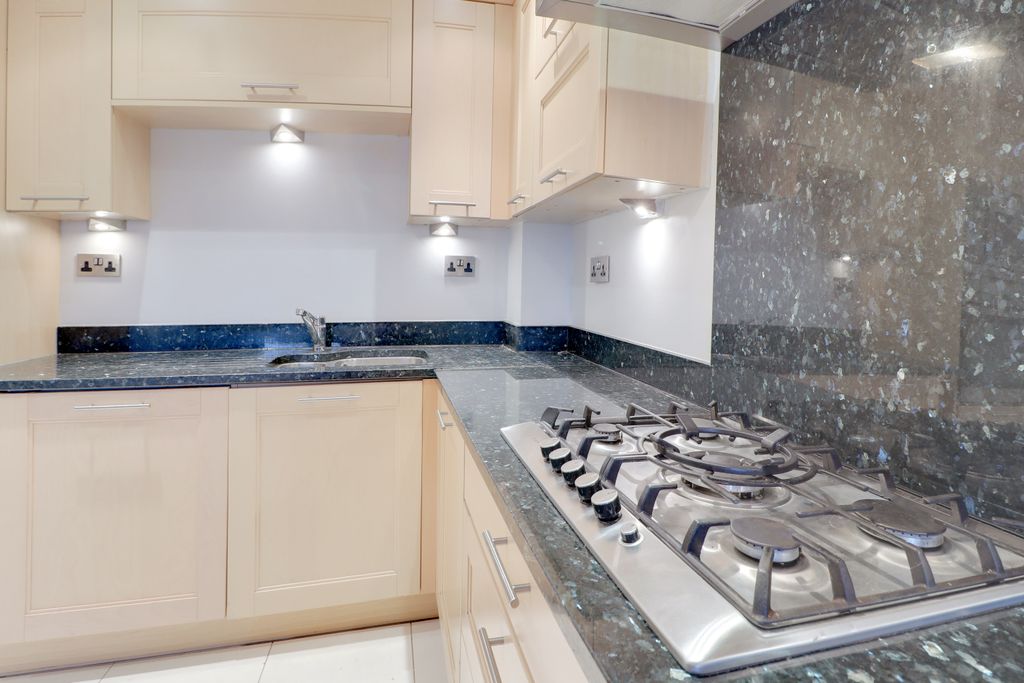 Property photo 3 of 15 Kitchen 2
