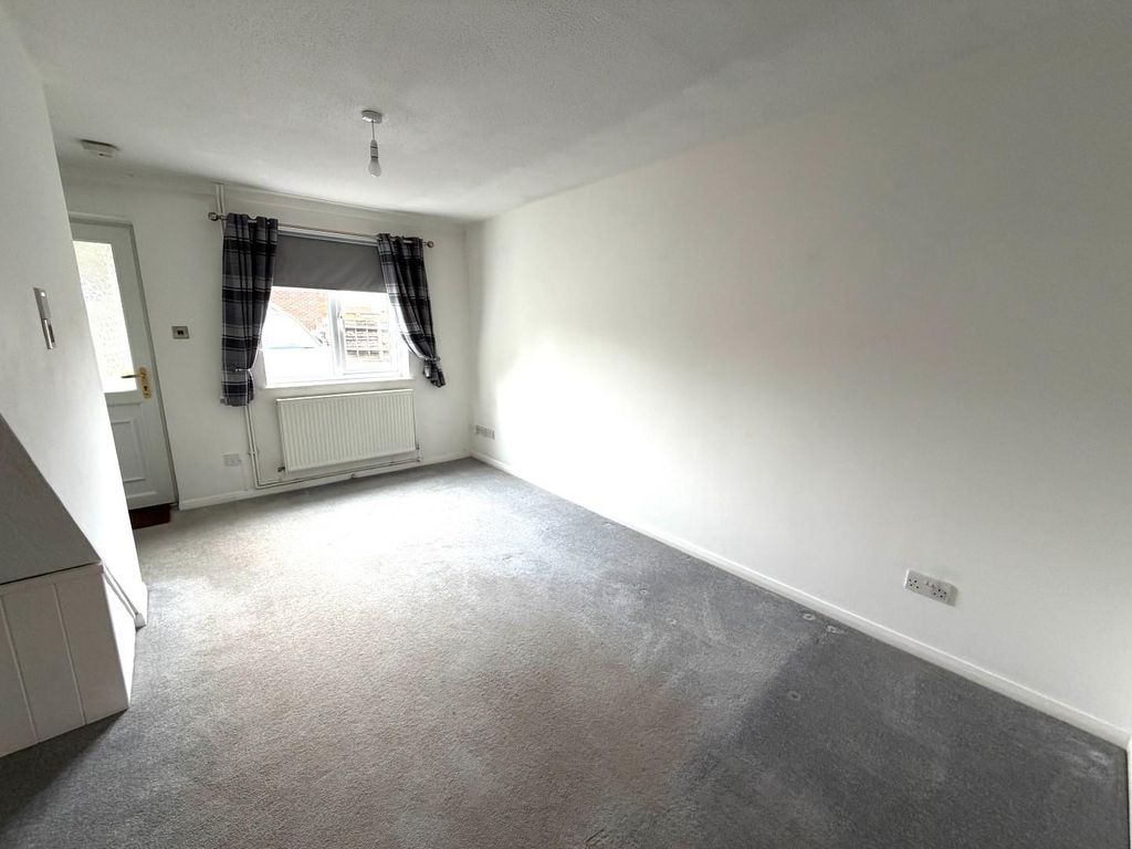 Property photo 2 of 12 Living Room..Jpg