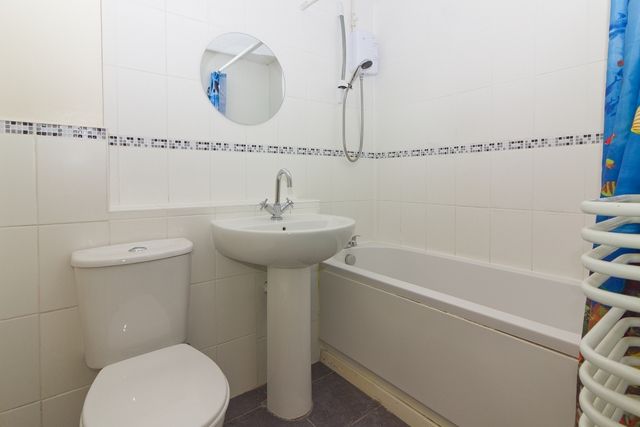 Property photo 3 of 12 Bathroom