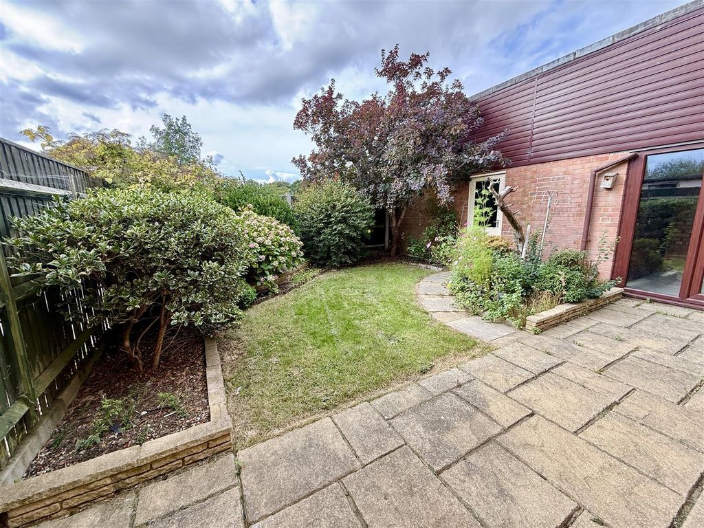 Property photo 3 of 18 Garden