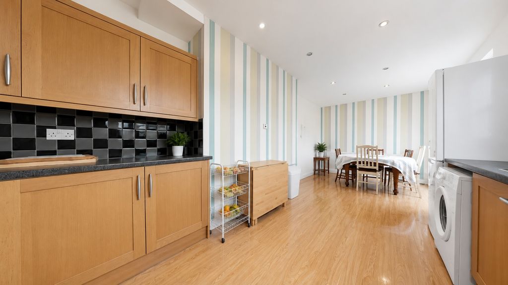 Property photo 3 of 17 5068494