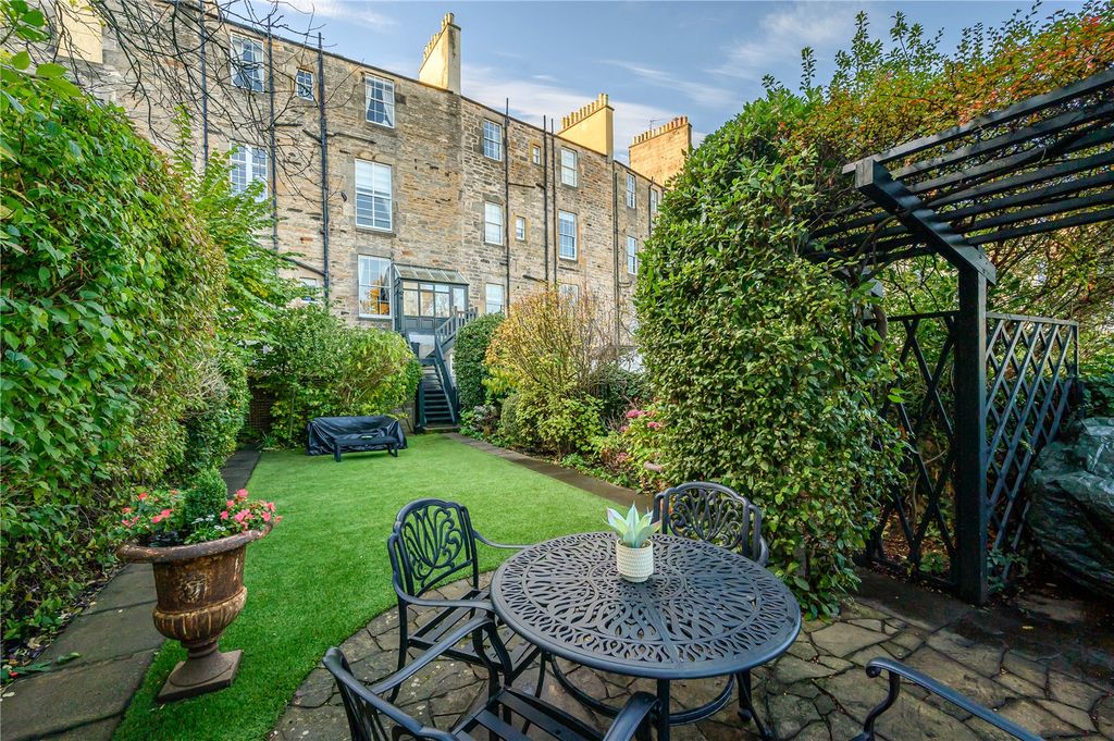 Property photo 2 of 39 Rear Garden