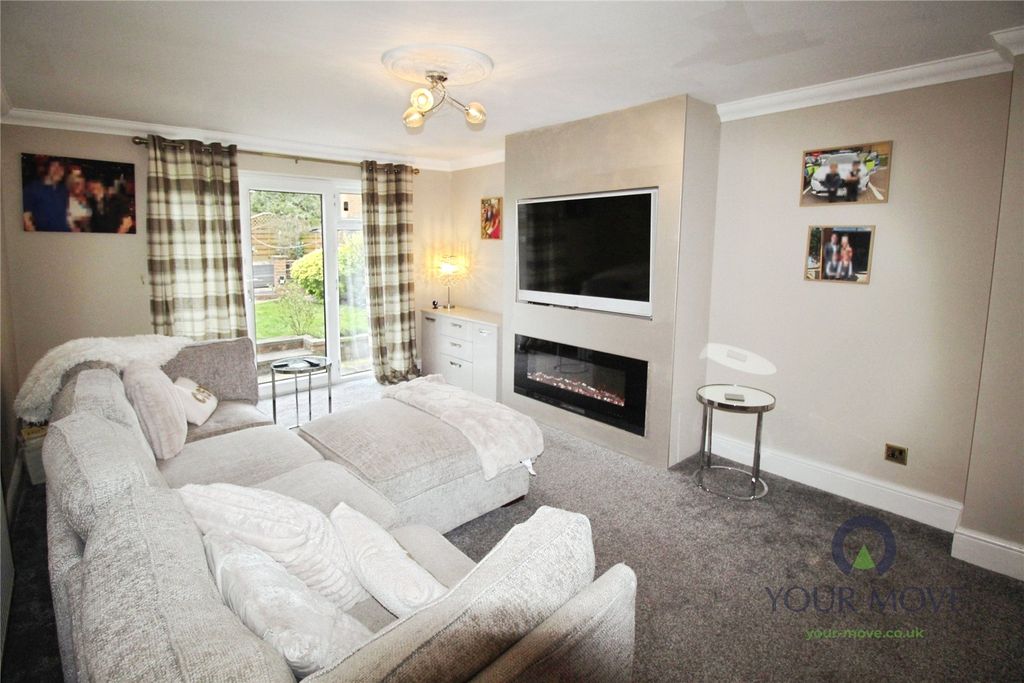 Property photo 2 of 11 Lounge