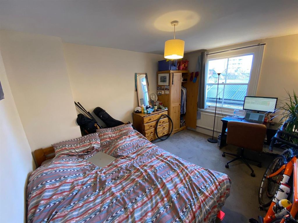Property photo 3 of 12 Bedroom 1 (2)