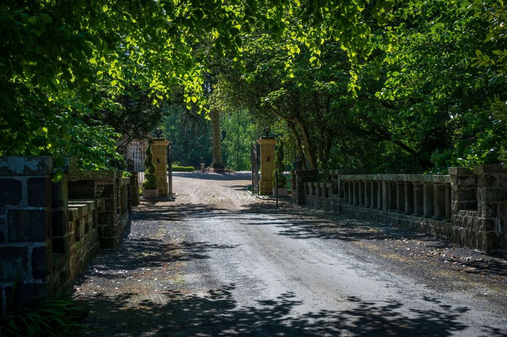Property photo 3 of 65 Stone Bridge