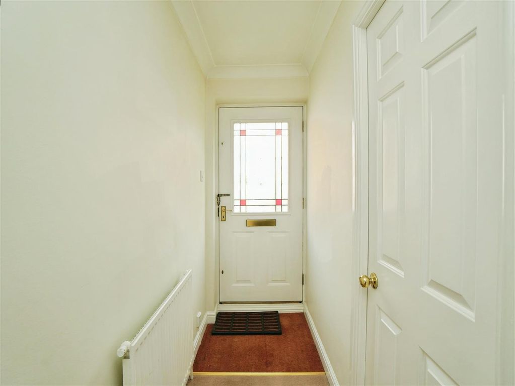 Property photo 2 of 14 Entrance Hall