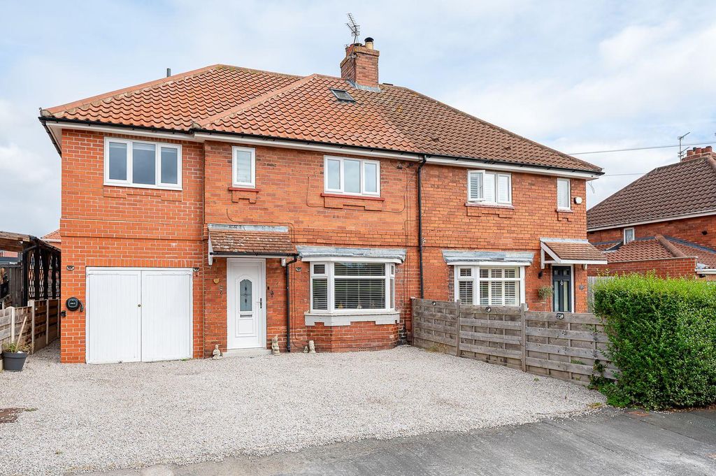 Property photo 1 of 19 External