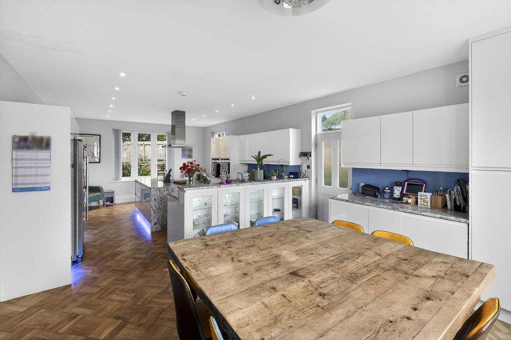 Property photo 2 of 24