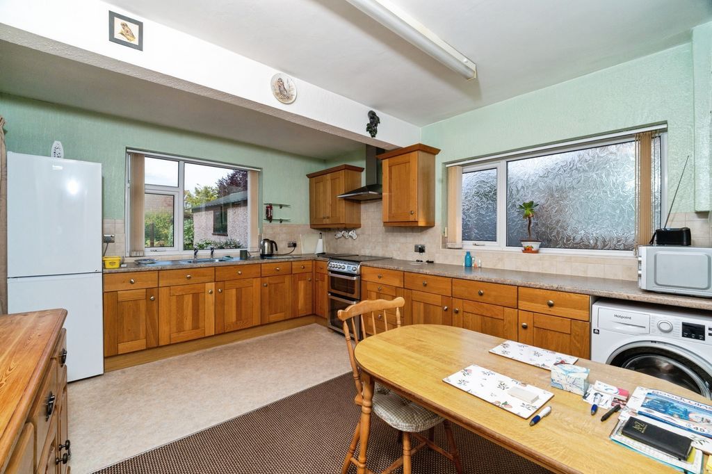 Property photo 3 of 13 Kitchen/Diner