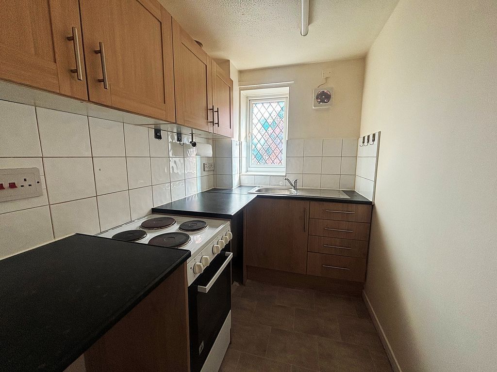 Property photo 3 of 6 Photo 6