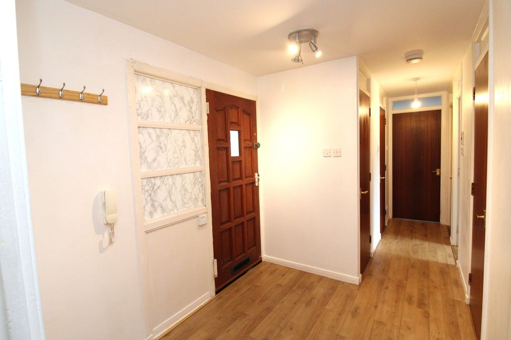 Property photo 2 of 14 Hall