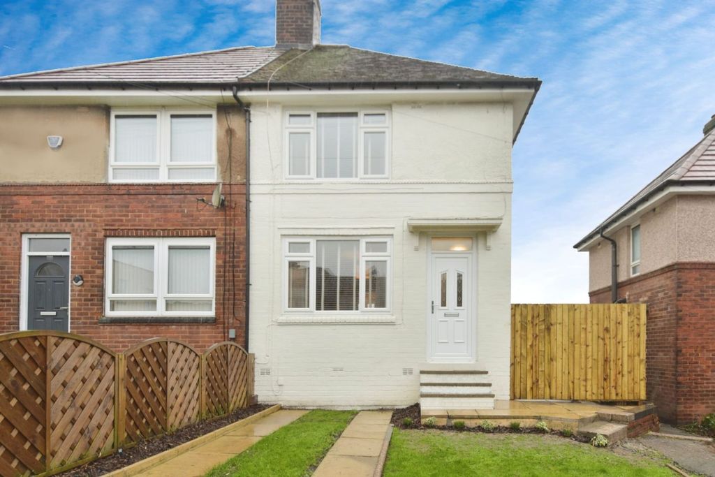 Property photo 2 of 15 Front Garden