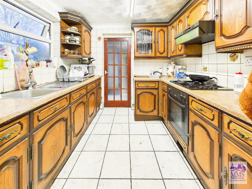 Property photo 2 of 14 Cam04098G0-Pr0141-Still004.Jpg