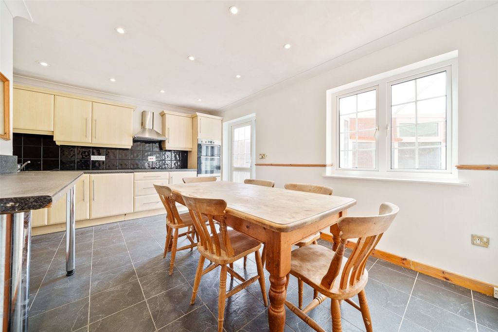 Property photo 3 of 12 Picture No. 15