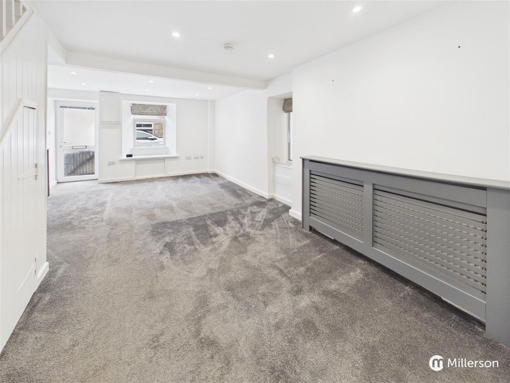 Property photo 3 of 17 Cam05092G0-Pr0192-Still005.Jpg
