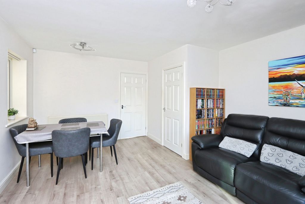 Property photo 3 of 17 Photo