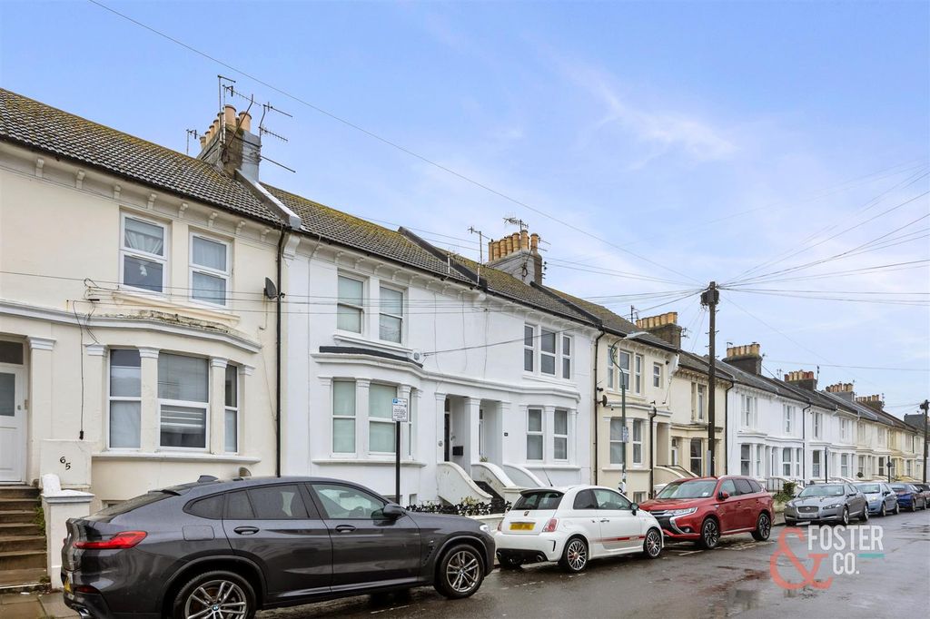 Property photo 3 of 12 Goldstone Road_63_Garden Flat-0019.Jpg