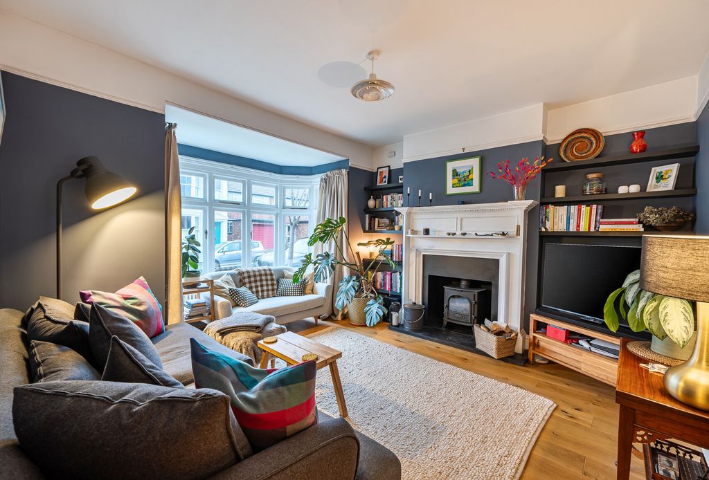 Property photo 3 of 21 1396336-17-695Fbb...