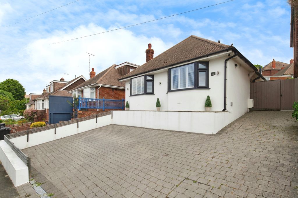Property photo 2 of 20
