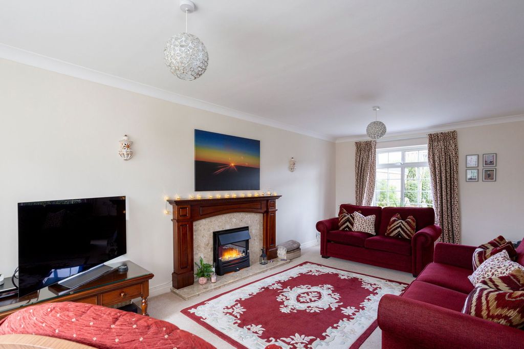 Property photo 3 of 21