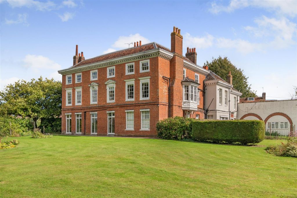 Property photo 1 of 15 Externally