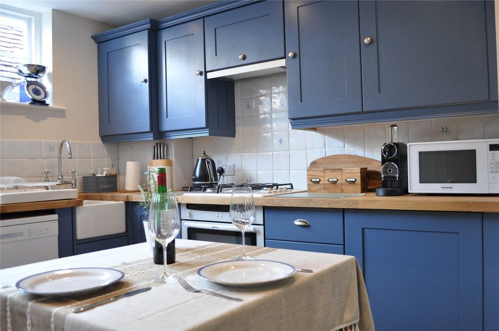 Property photo 2 of 12 Kitchen
