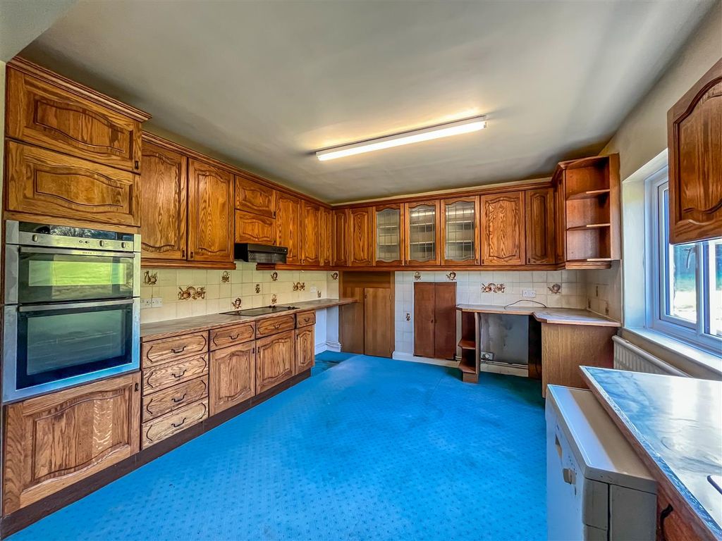 Property photo 3 of 27 Kitchen Diner