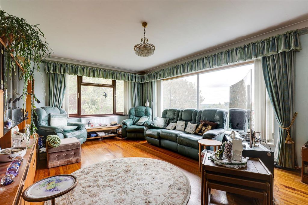 Property photo 2 of 34