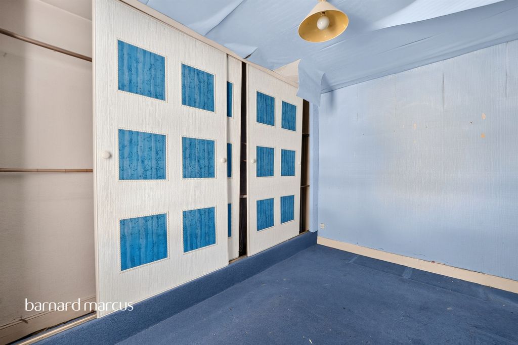 Property photo 2 of 21