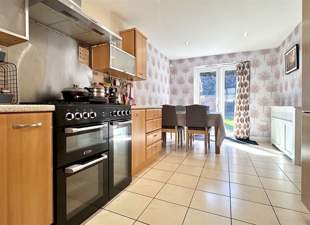 Property photo 3 of 22 Tempimage0I6Hi4.Jpg