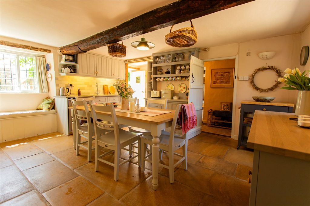 Property photo 2 of 41 Picture No. 95