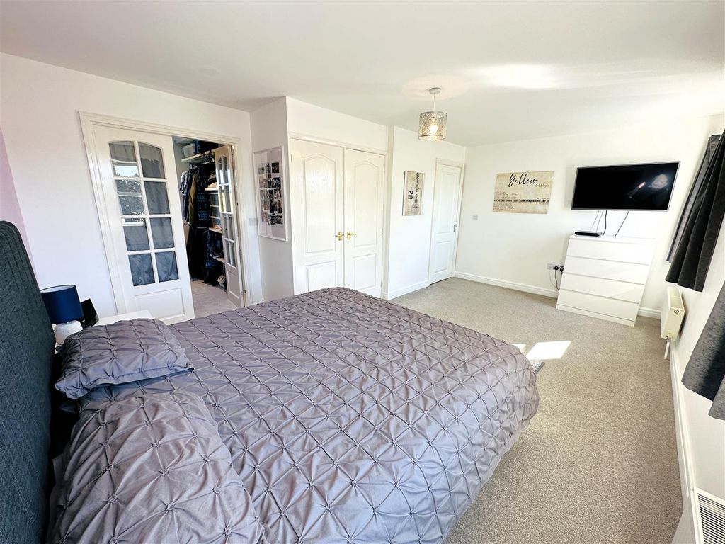 Property photo 3 of 17 Real Master.Jpg