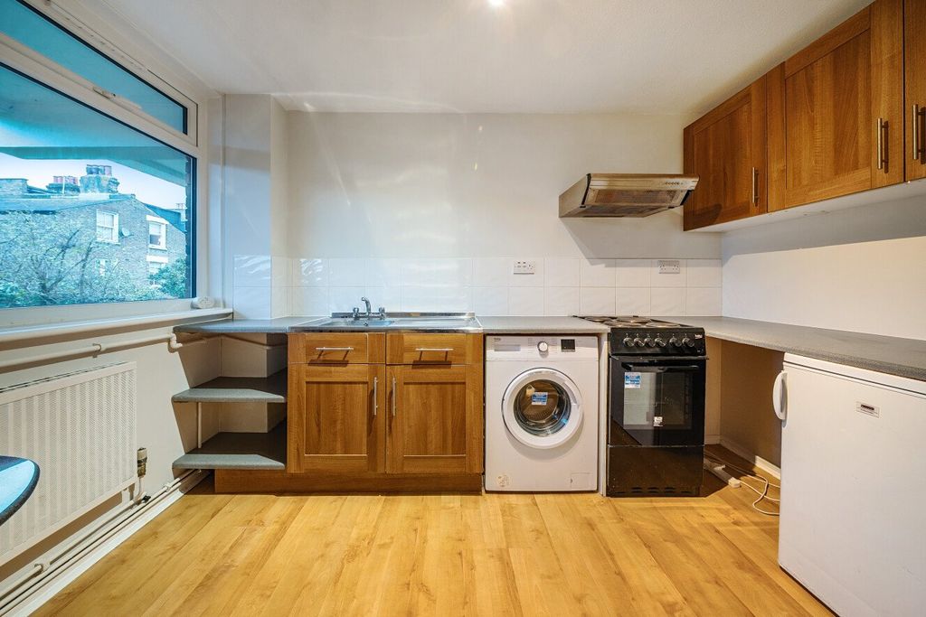 Property photo 2 of 8 Picture No. 15