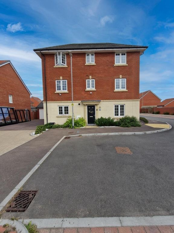 Property photo 2 of 18