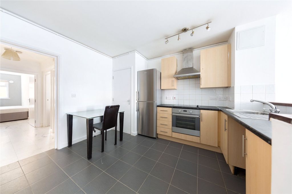 Property photo 3 of 10 Kitchen