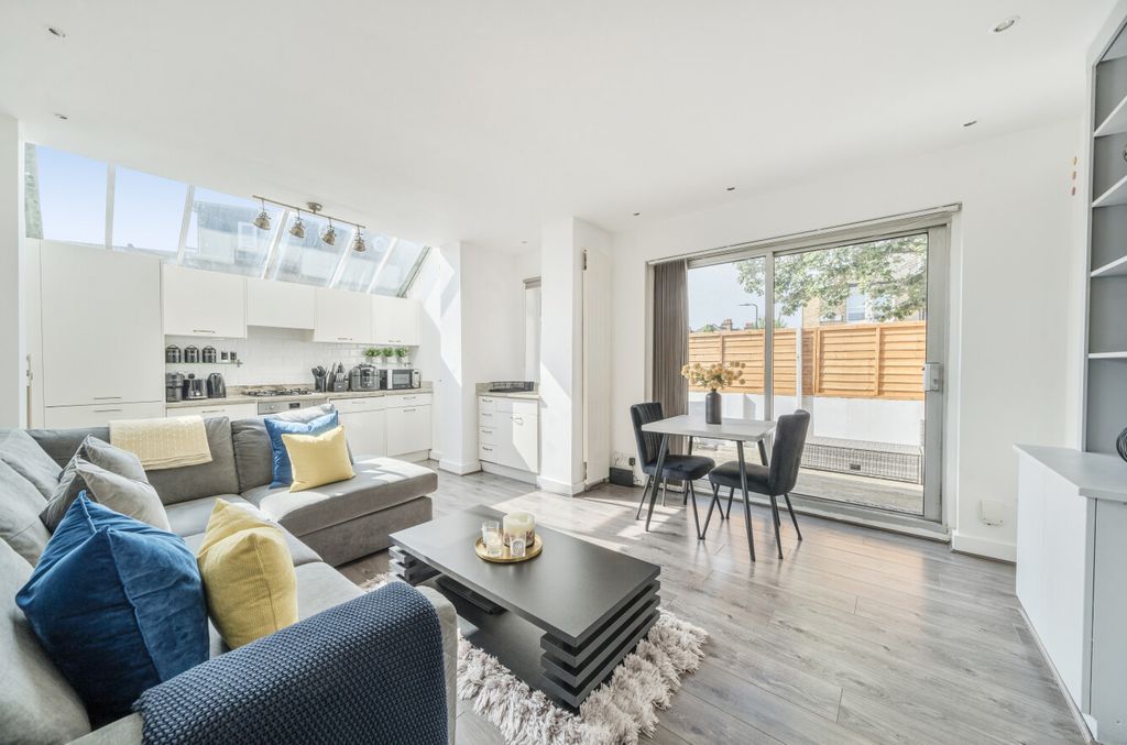 Property photo 3 of 16 1327951-13-68834d...