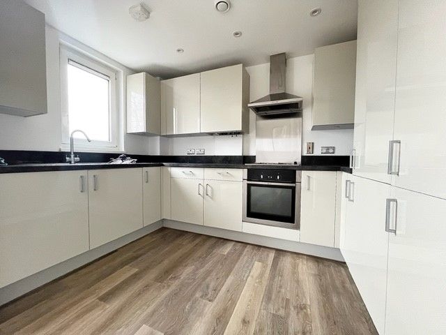 Property photo 2 of 6 Kitchen