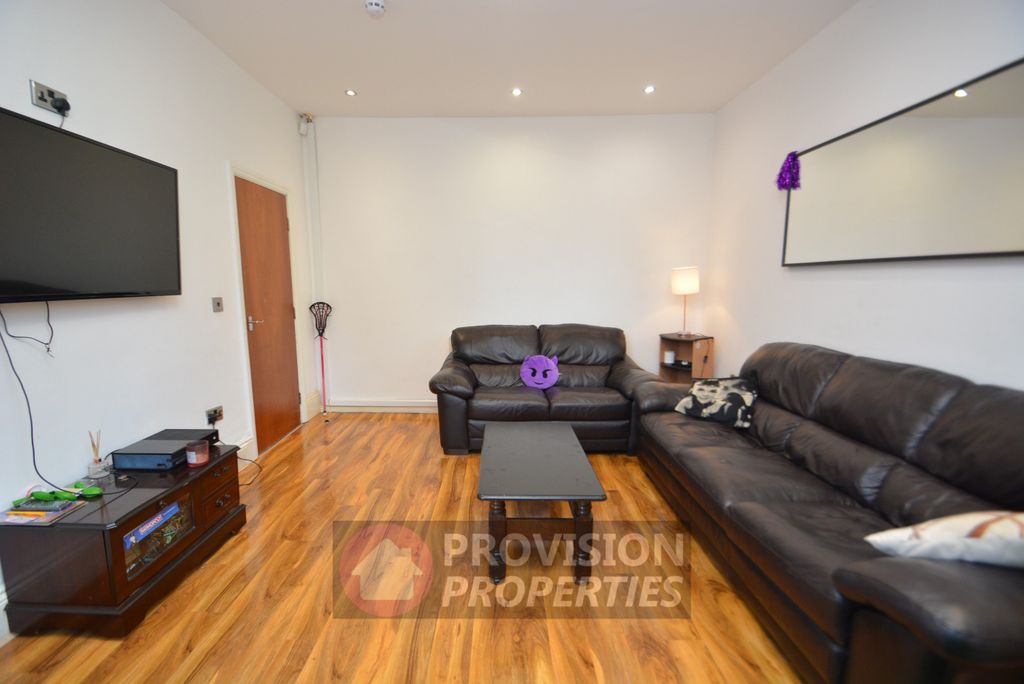 Property photo 3 of 11 Photo