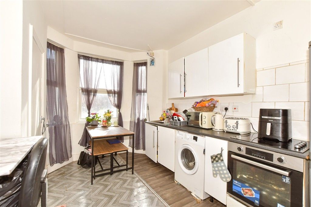 Property photo 2 of 11 Kitchen