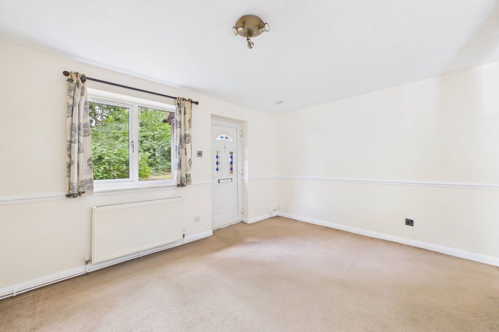 Property photo 3 of 8 Picture No. 12