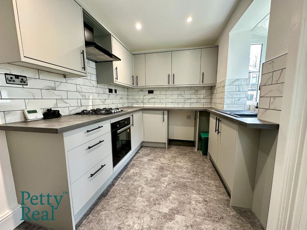 Property photo 2 of 16 7C997A0B-8B73-4678-B8E3-8A911CE5C6F7.Jpeg