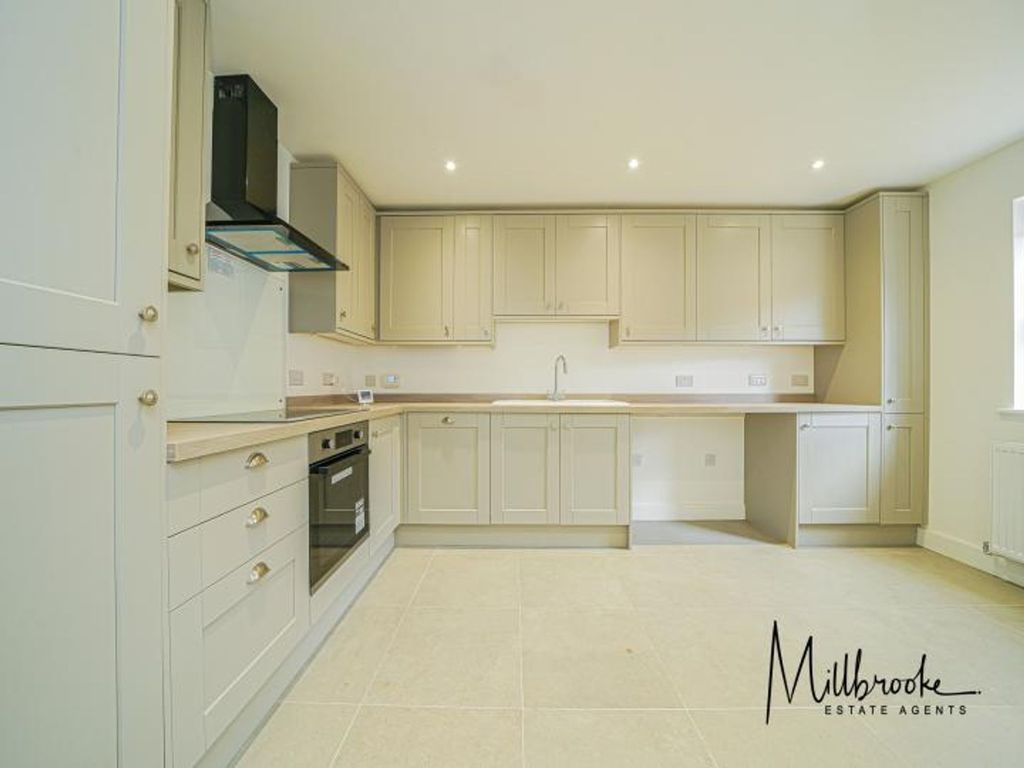 Property photo 2 of 33