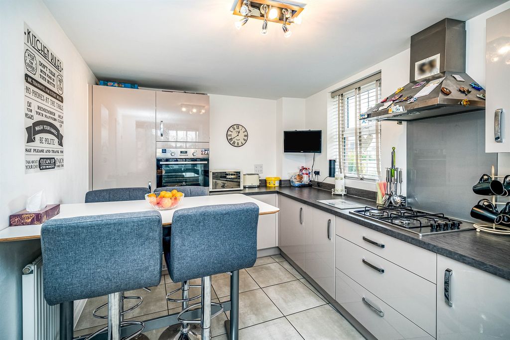 Property photo 2 of 13